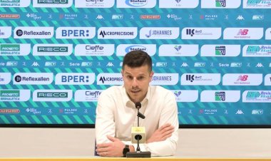 Catellani in conferenza: "Palermo la più forte della Serie B, ma andremo al Barbera per vincere"