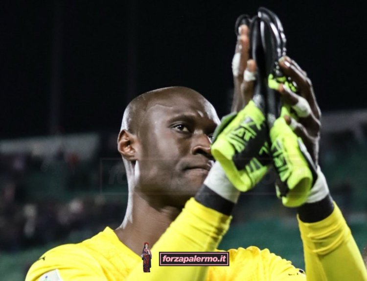 Palermo, il saluto di Gomis: «Un onore lottare per questi colori e questa città»