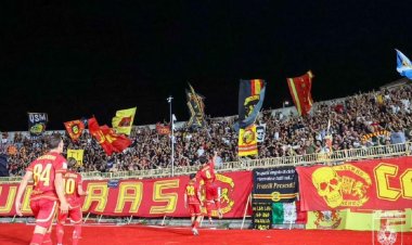 Catanzaro, il comunicato della Curva Capraro: «Con il Palermo sfida titanica, ma lo stadio sarà un catino infernale»