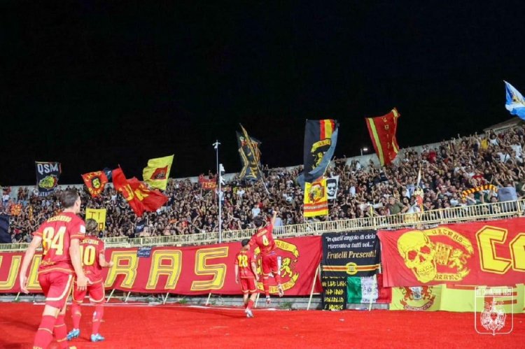 Catanzaro, il comunicato della Curva Capraro: «Con il Palermo sfida titanica, ma lo stadio sarà un catino infernale»