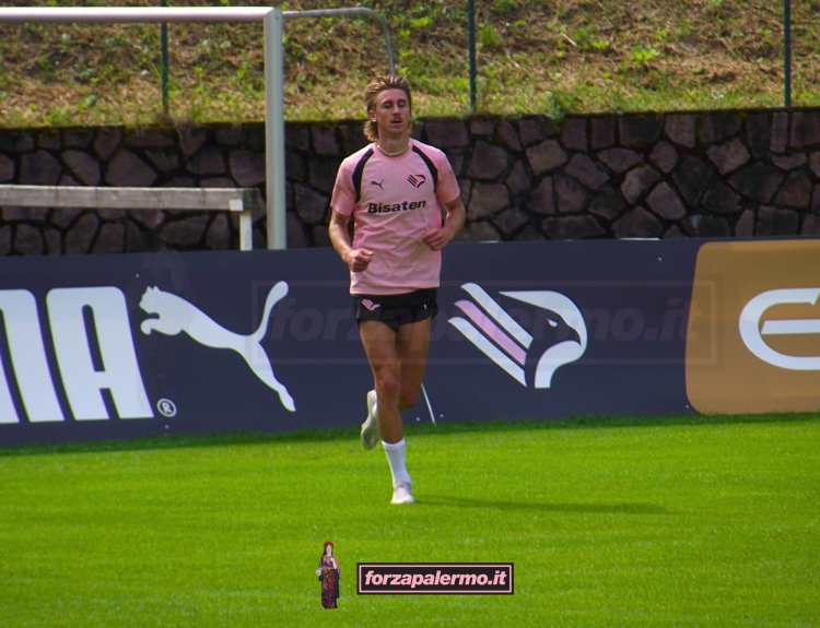 Palermo, Johnsen: «Voglio essere più concreto e fare più gol e assist. Squadra più forte dello scorso anno»