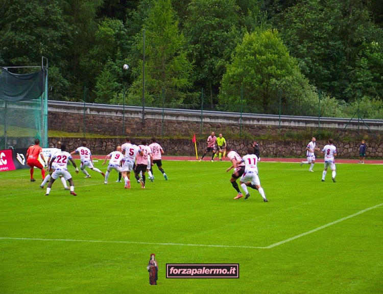 Ritiro Palermo: i rosanero tornano alla vittoria contro il Paradiso