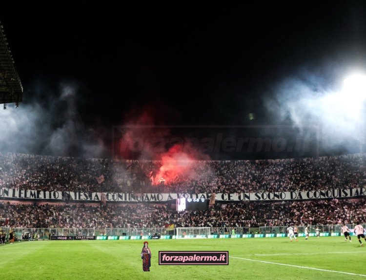 Palermo, il messaggio della Curva Nord 12: «Adesso testa ad Avellino con la stessa voglia di vincere»